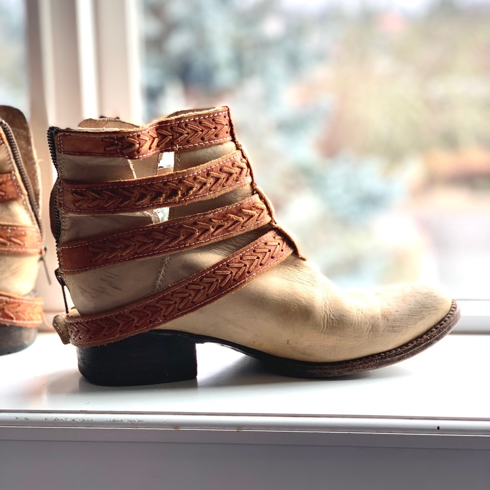 RARE Freebird size 8 Tan Roper Leather Ankle Boot